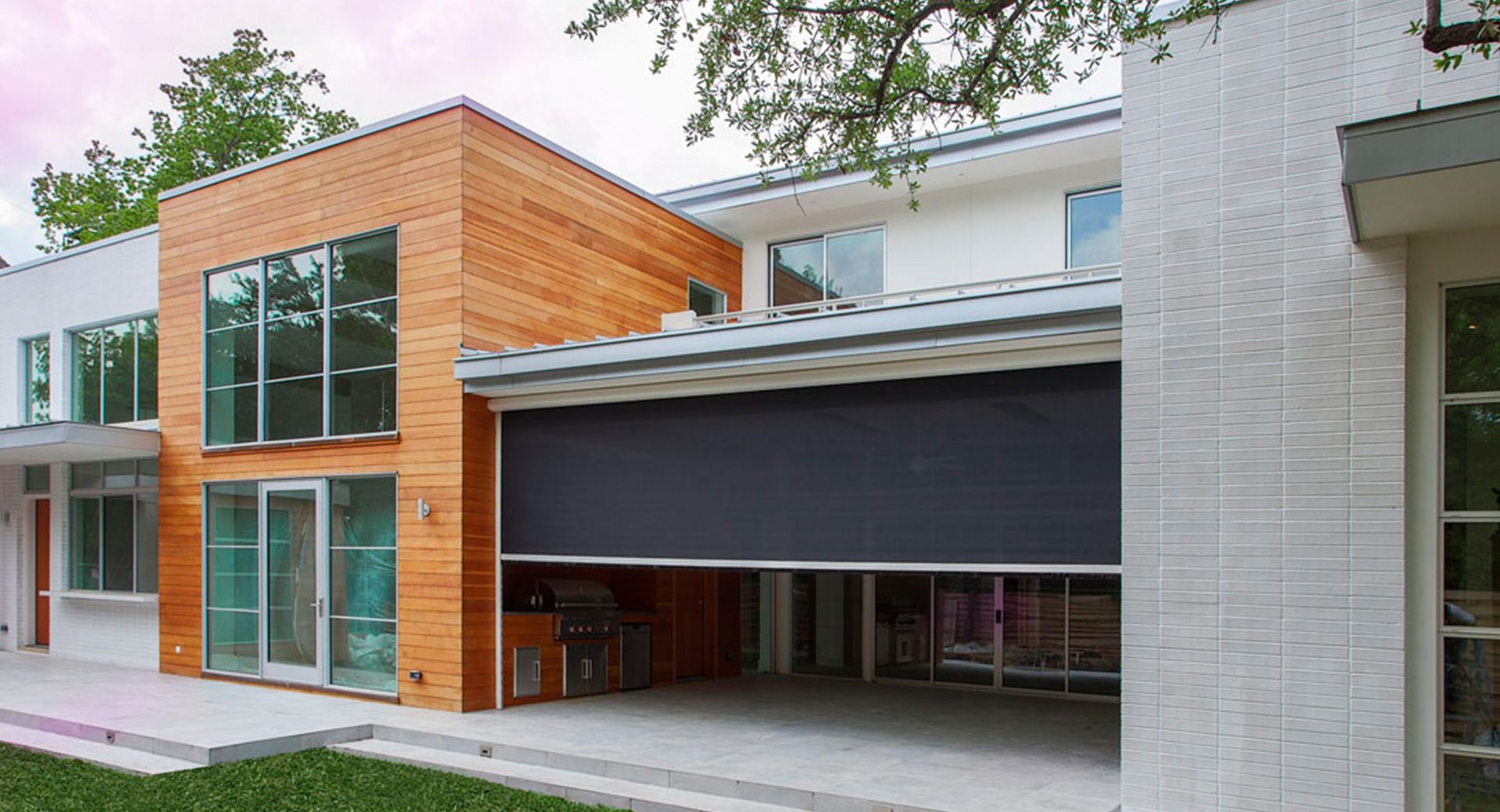 Lake Forest motorized retractable screens